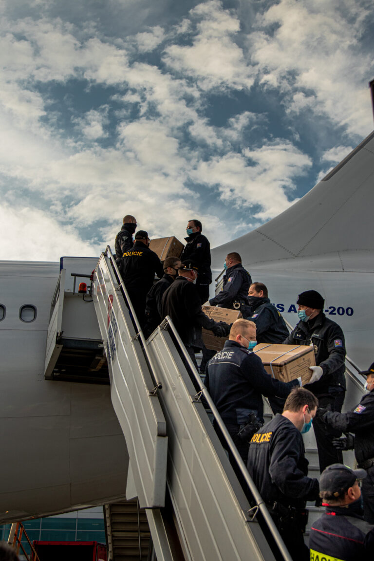 czech police and firefighters - mask buy